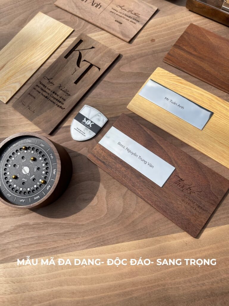 thiệp sinh nhật cao cấp, mẫu thiệp gỗ sang trọng