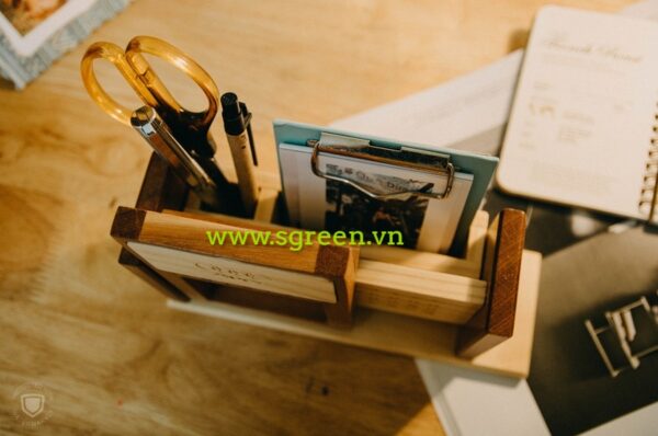 lịch để bàn bằng gỗ sang trọng