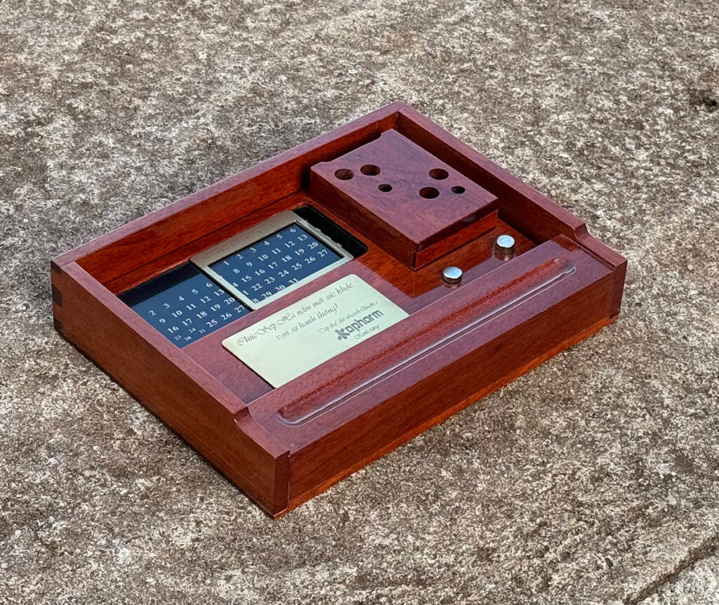 mẫu lịch gỗ tết đẹp 2026 đa năng để bàn