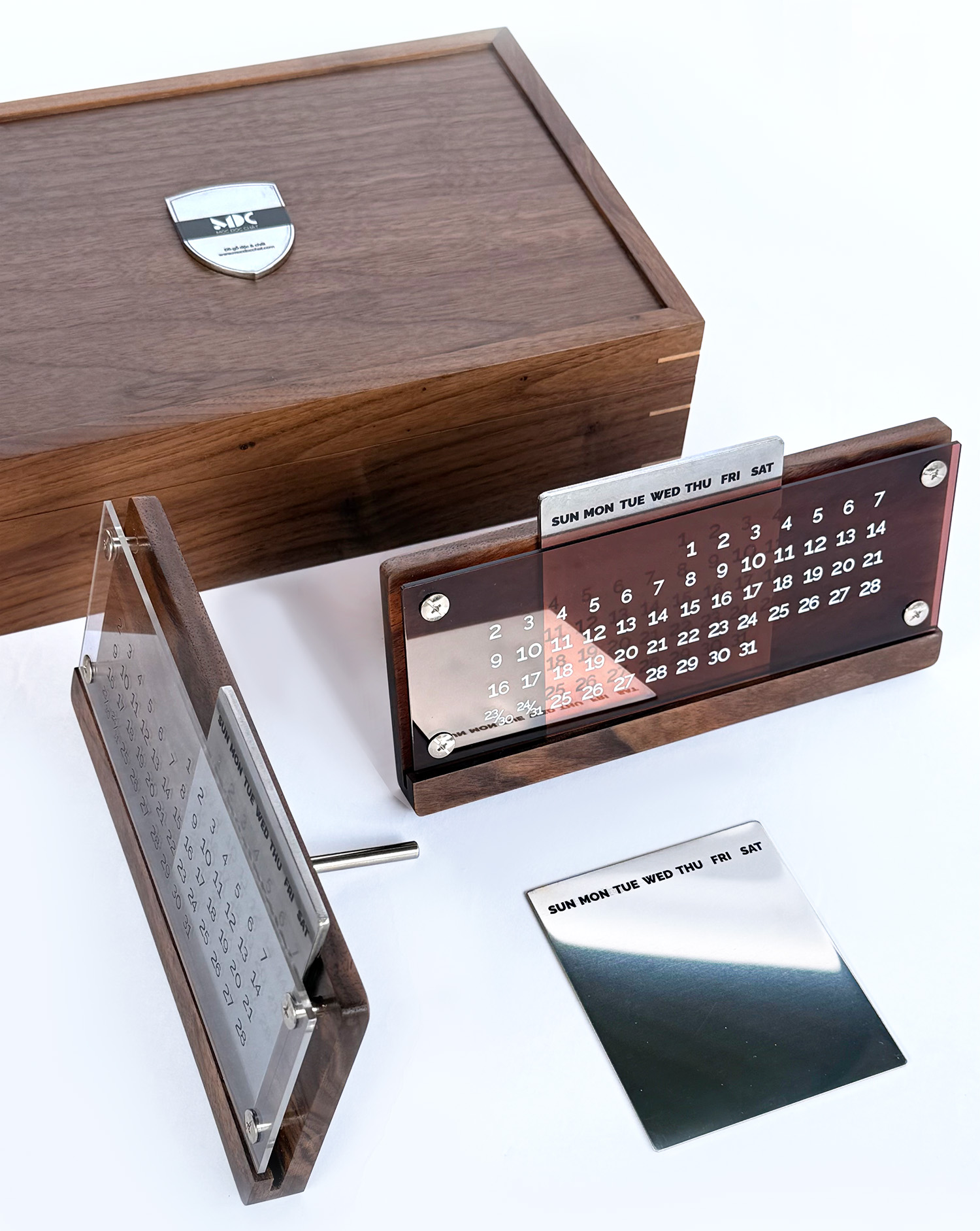 quà tặng lịch tết bằng gỗ để bàn. Hộp đựng gỗ