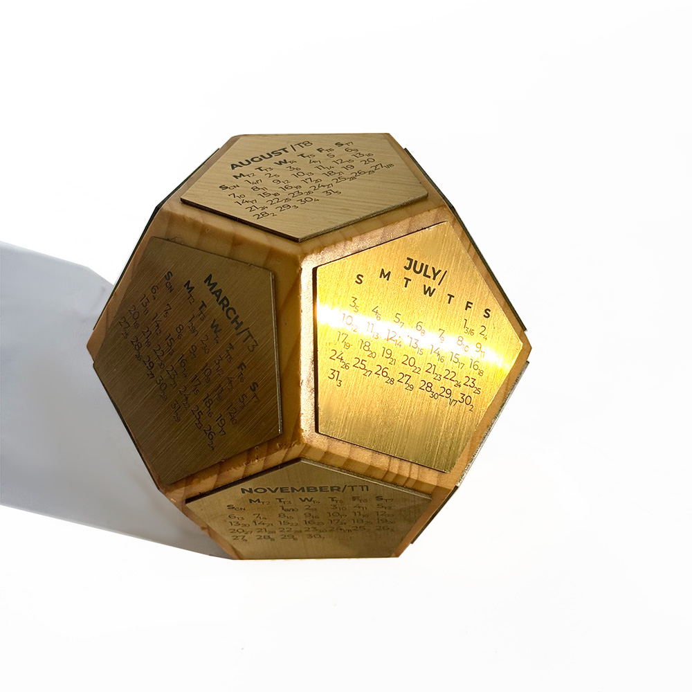 quà tặng lịch tết bằng gỗ, mẫu lịch gỗ 12 mặt ốp inox mạ vàng