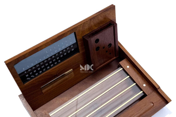 mẫu lịch gỗ để bàn cao cấp kết hợp khay bút ký mạ vàng 24k